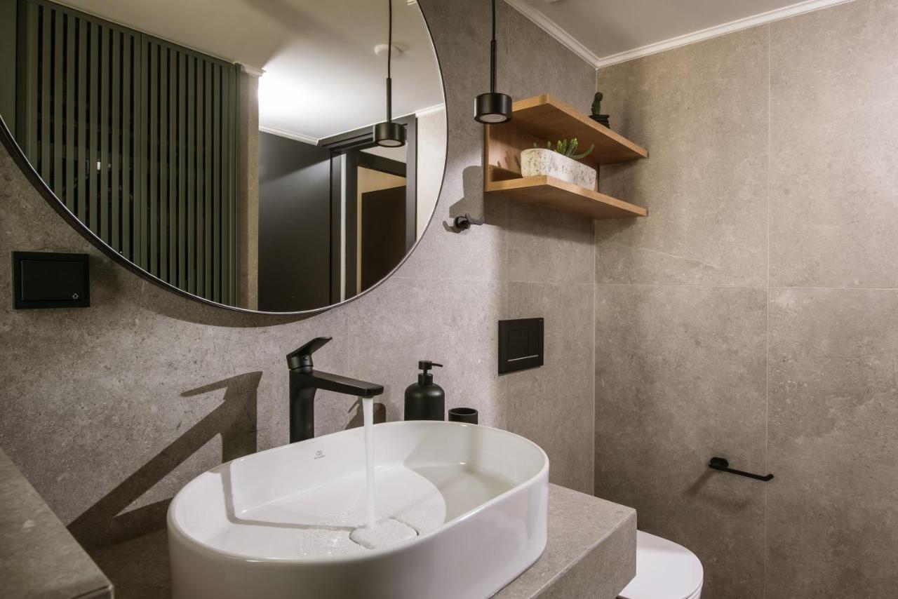 Relaxo Collection Luxury Suites In The Heart Of Heraklion Exterior foto